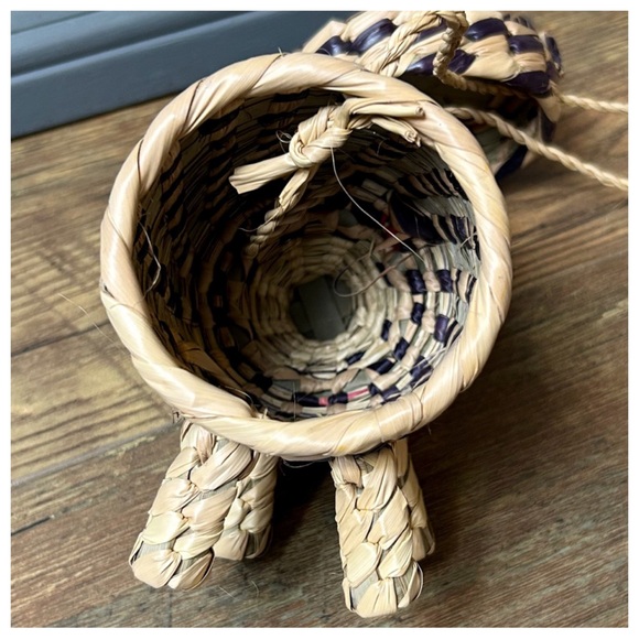 Vintage Artisan Woven Pig Purse - Picture 7 of 10